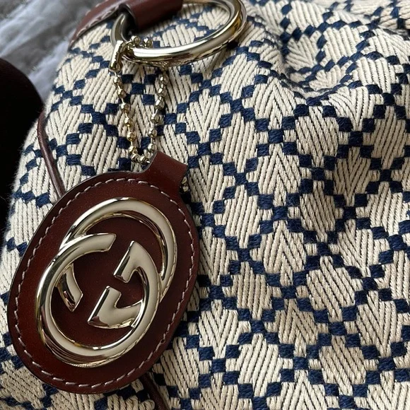 EUC authentic Gucci bag - Picture 2 of 7